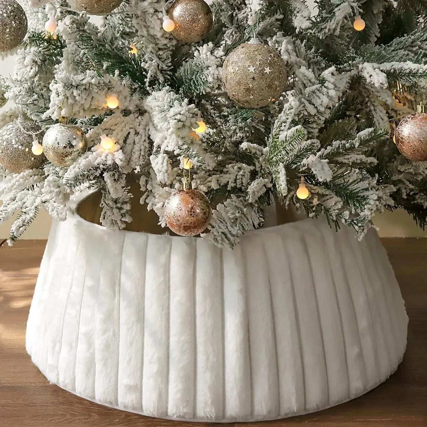 Modern Plush Vertical Christmas Tree Skirt White Furry Tree Bottom Cover Decorations for Winter Holiday Festival Ornament