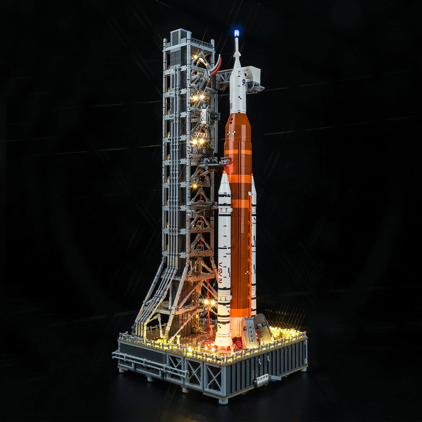 The Vonado LED 10341 set is suitable for Artemis Space Launch System building blocks (including lighting accessories only)