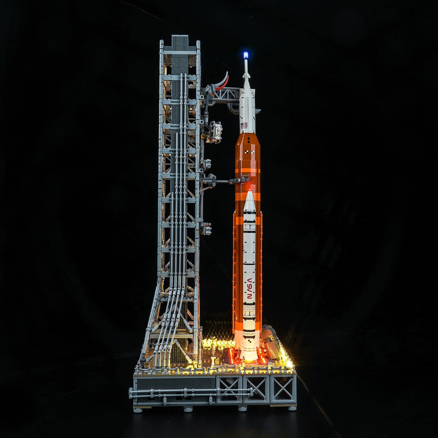 The Vonado LED 10341 set is suitable for Artemis Space Launch System building blocks (including lighting accessories only)